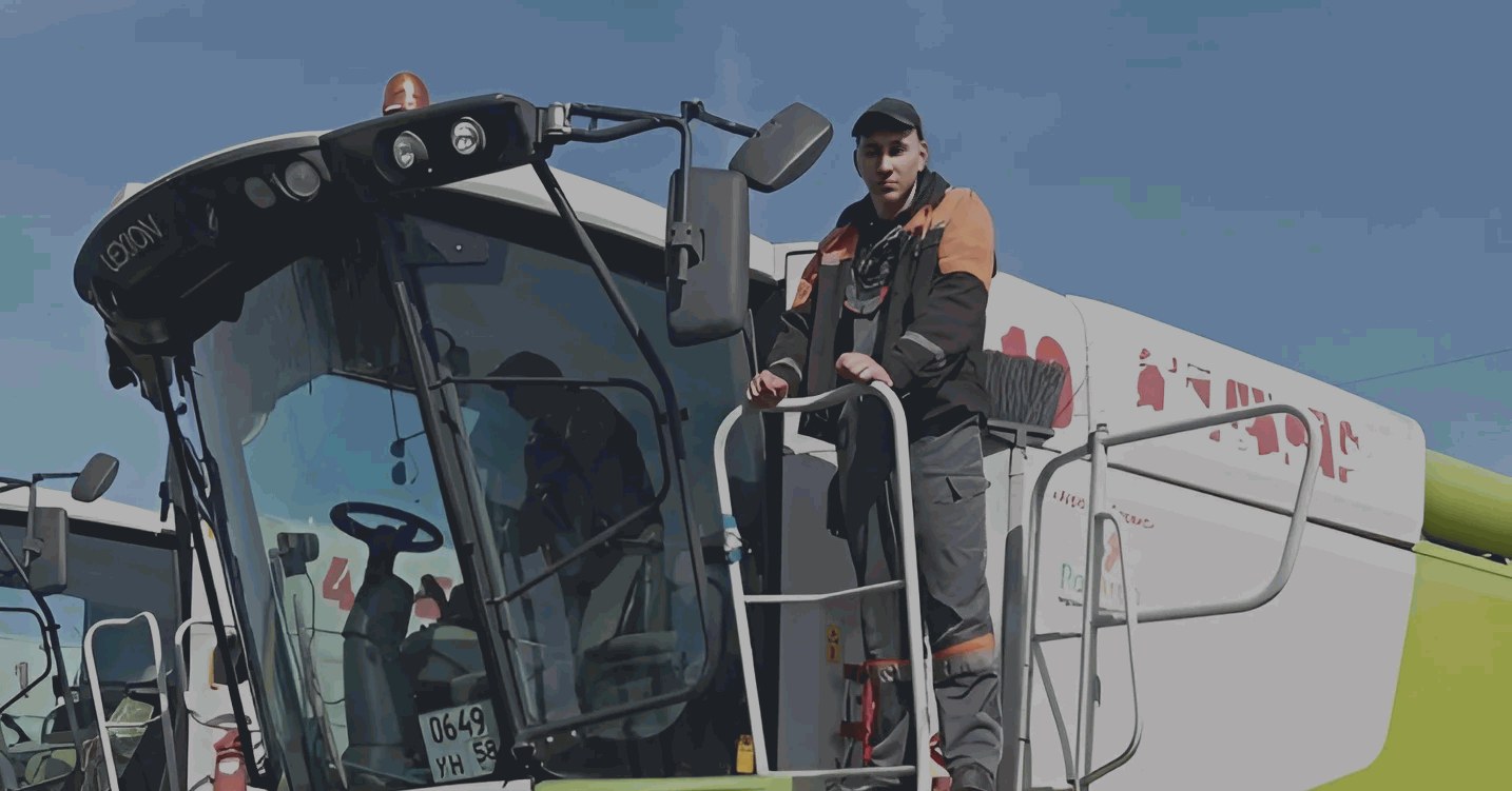 Как студенты проходят оплачиваемую практику, работая с современной техникой